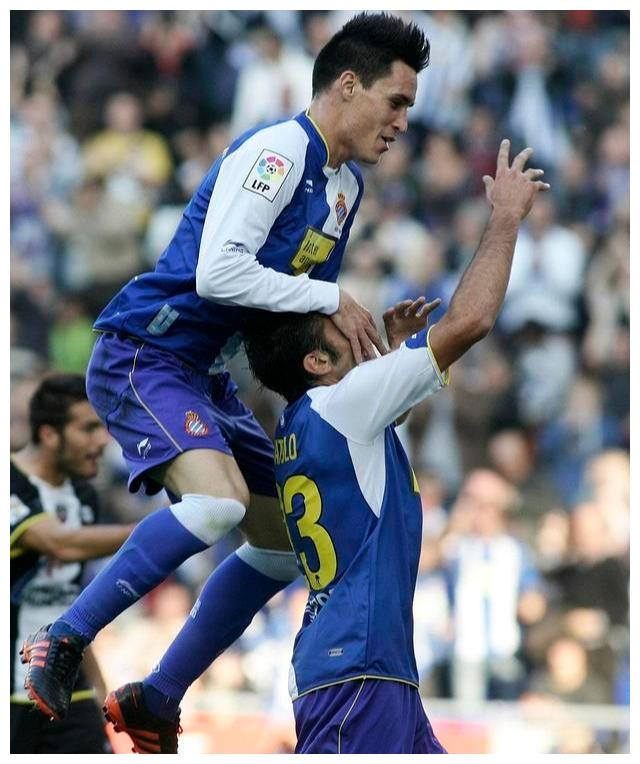  梅西与儿子赛场 